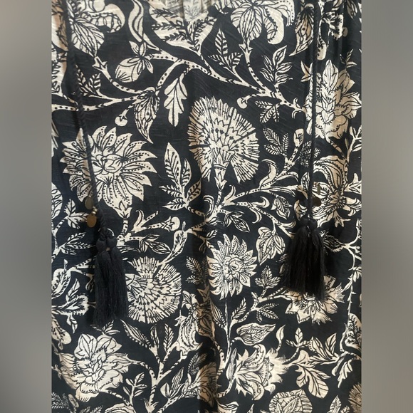 LUCKY BRAND Large Boho top. Excellent like new condition.black and cream floral - Picture 6 of 10